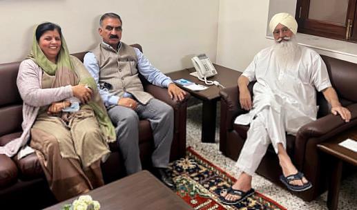 Himachal Pradesh Chief Minister Sukhvinder Singh Sukhu meets Radha Soami Satsang Beas (RSSB) Chief, Gurinder Singh Dhillon, at Paraur, in Kangra on Sunday.