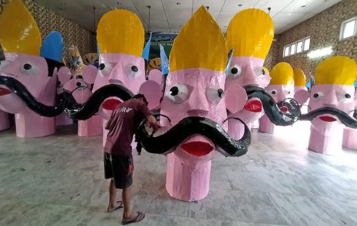 An artist making the effigy of Ravana ahead of Dussehra festival, in Jammu on Thursday. 