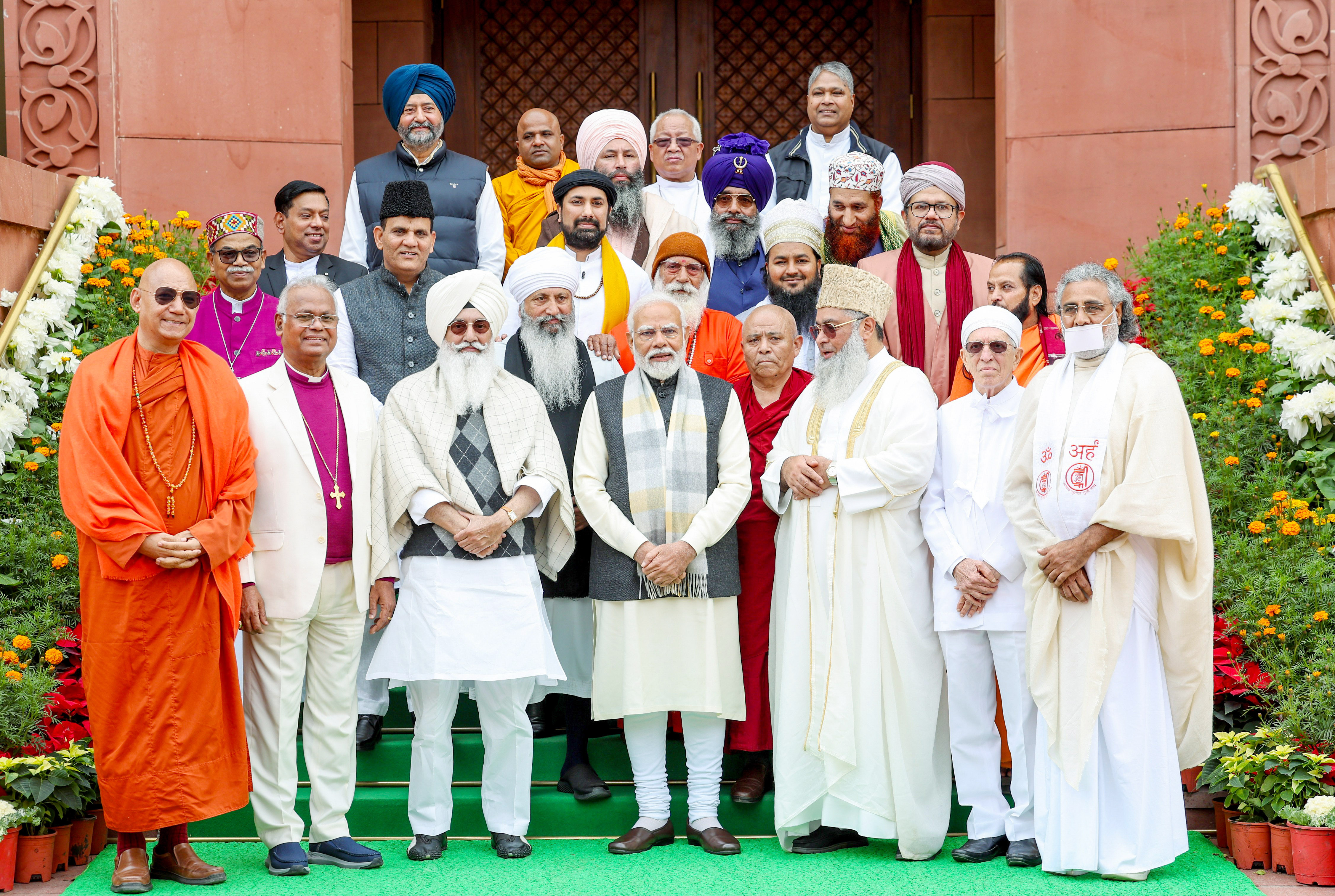 Religious leaders meet PM Modi in Parliament with a message of peace ...